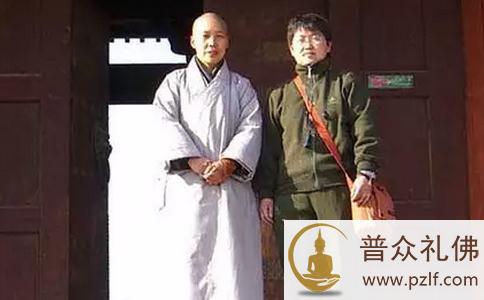 释衍能(左) 释衍能(左)